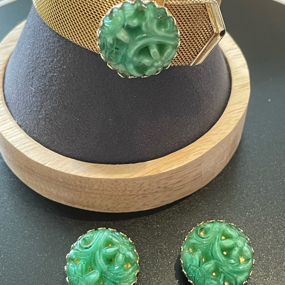 Vintage Elegant Gold and Green Jewelry Set